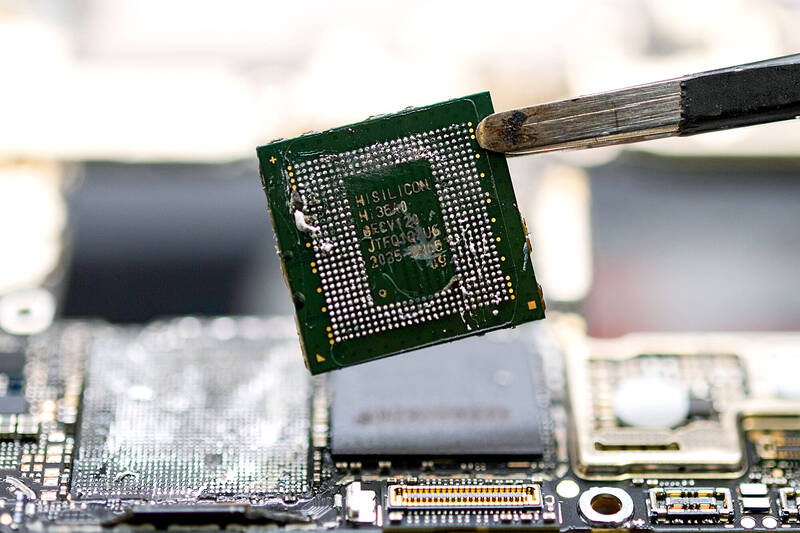 Taiwan Blacklists Huawei and SMIC, Tightening Controls on AI Chip Technology